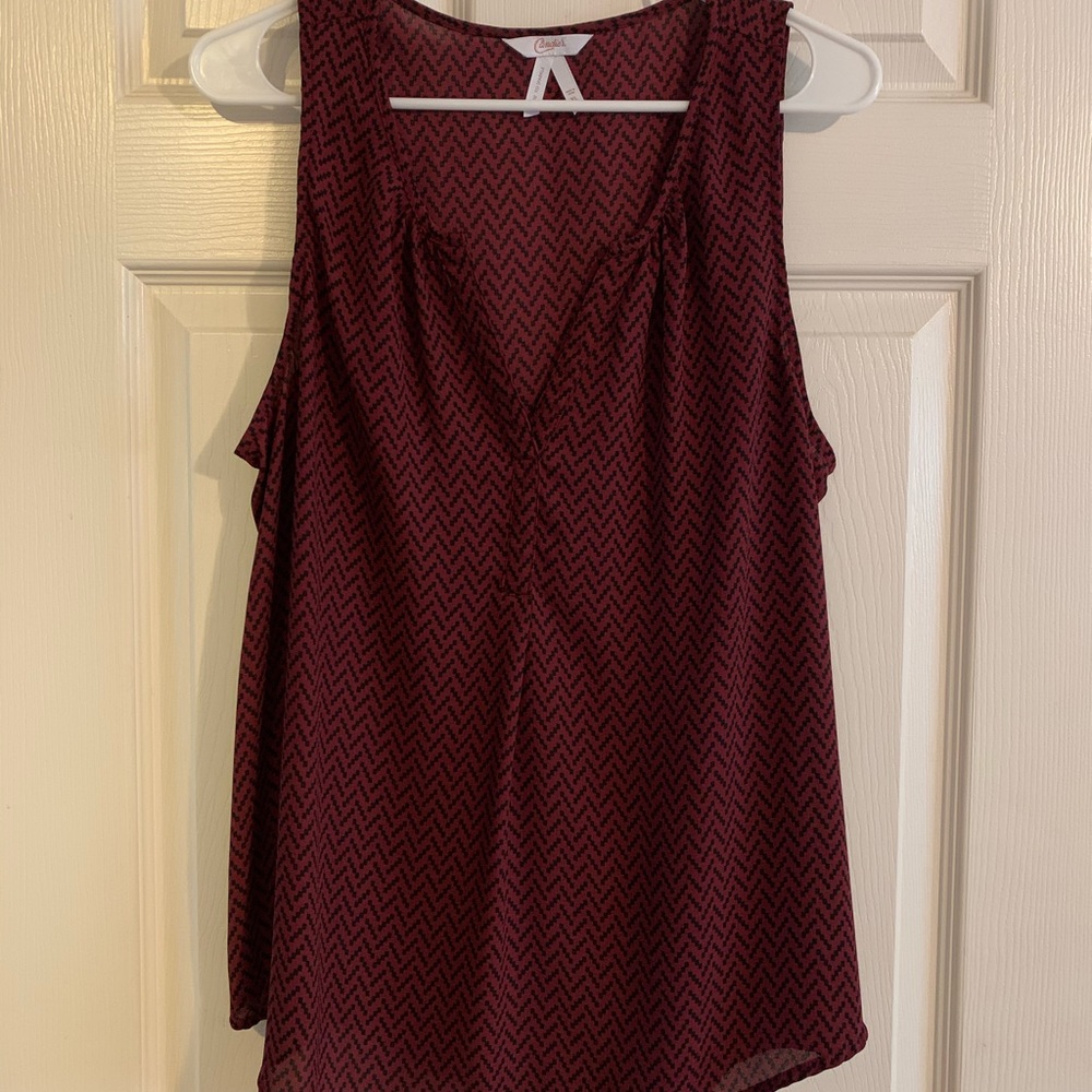 Sleeveless burgundy and black top